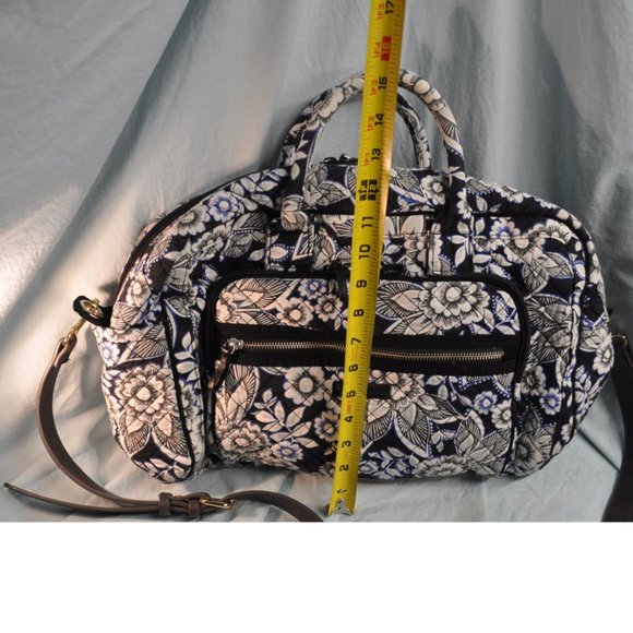 Vera Bradley	snow lotus winter 2017 blue black white floral large bag (21gw) - Picture 4 of 16